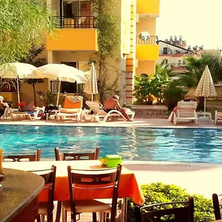 Hotel Summer Rose Side